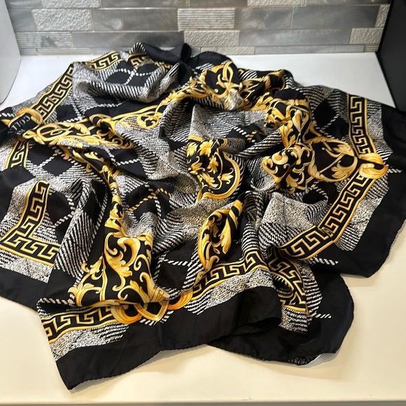 Versace Collection scarf - Picture 1 of 5